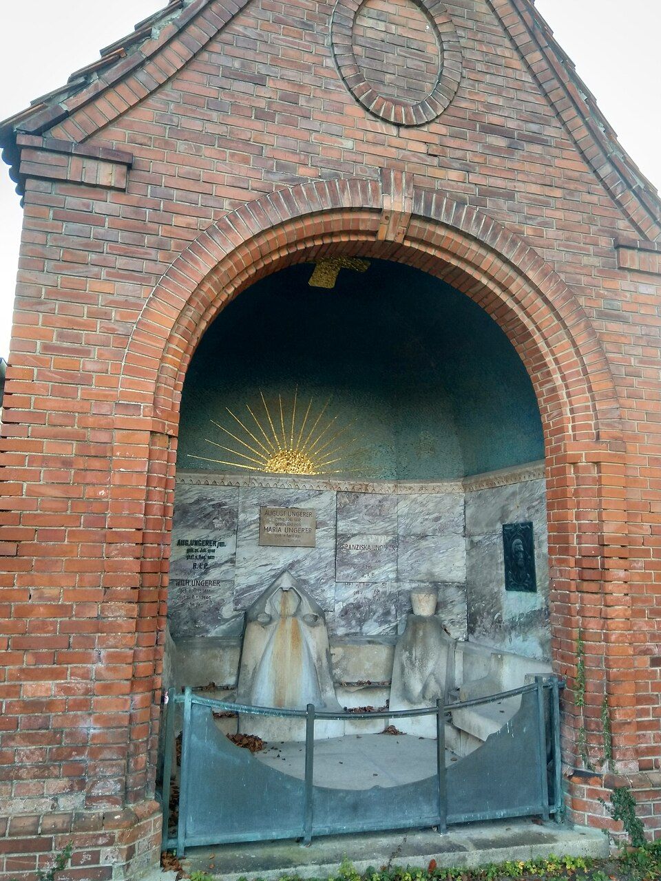 Grabmal von August Ungerer auf dem Nordfriedhof München