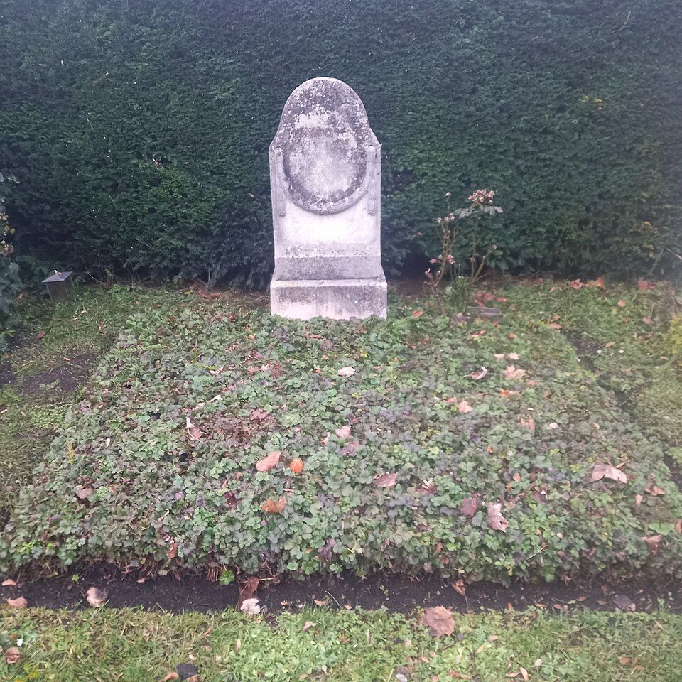 Grabstätte von Hermann Lenz auf dem Nordfriedhof München