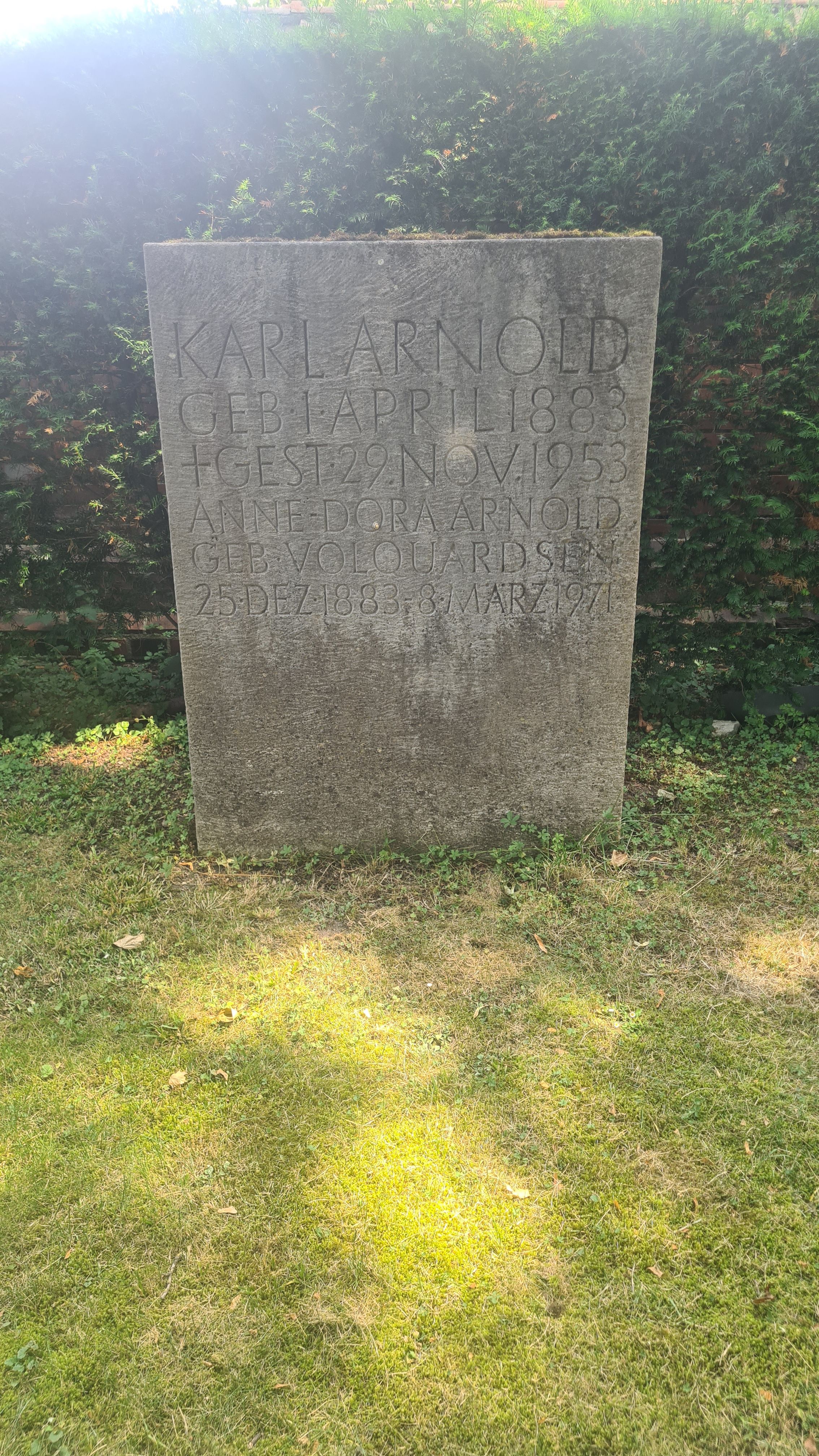 Familiengrab von Karl Arnold auf dem Nordfriedhof München